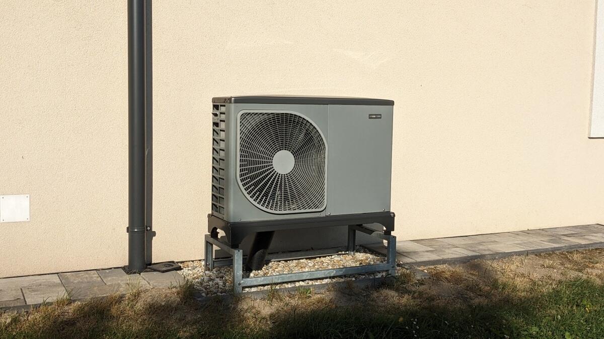 Calentar con una bomba de calor es más caro que el calentamiento directo. Los vendedores no mencionan intencionadamente todas las circunstancias