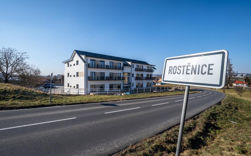 Reconstrucción de un edificio de apartamentos en Rostěnice